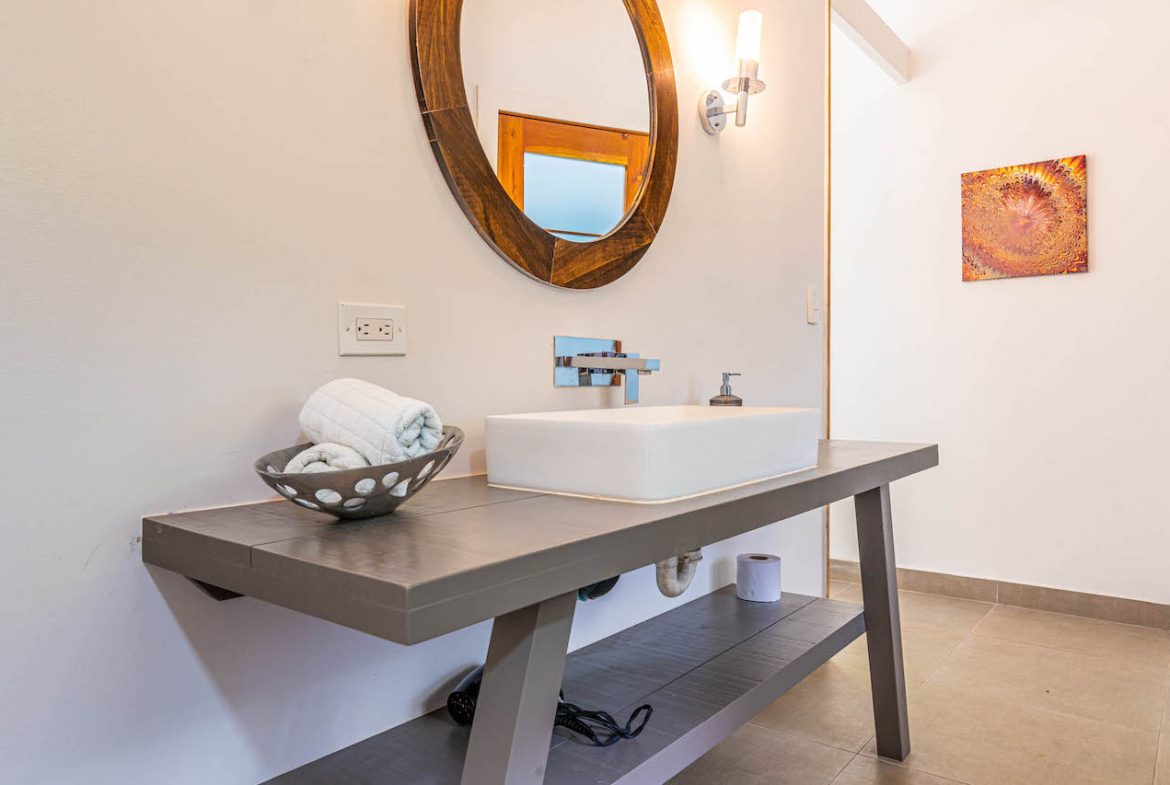 MULTI-USE PROPERTY RESIDENTIAL/HOTEL/COMMERCIAL UVITA