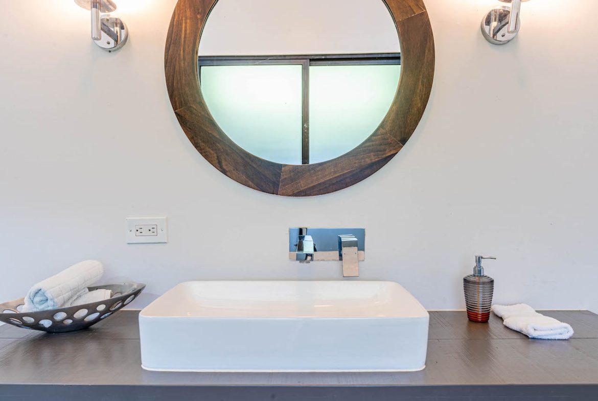 MULTI-USE PROPERTY RESIDENTIAL/HOTEL/COMMERCIAL UVITA