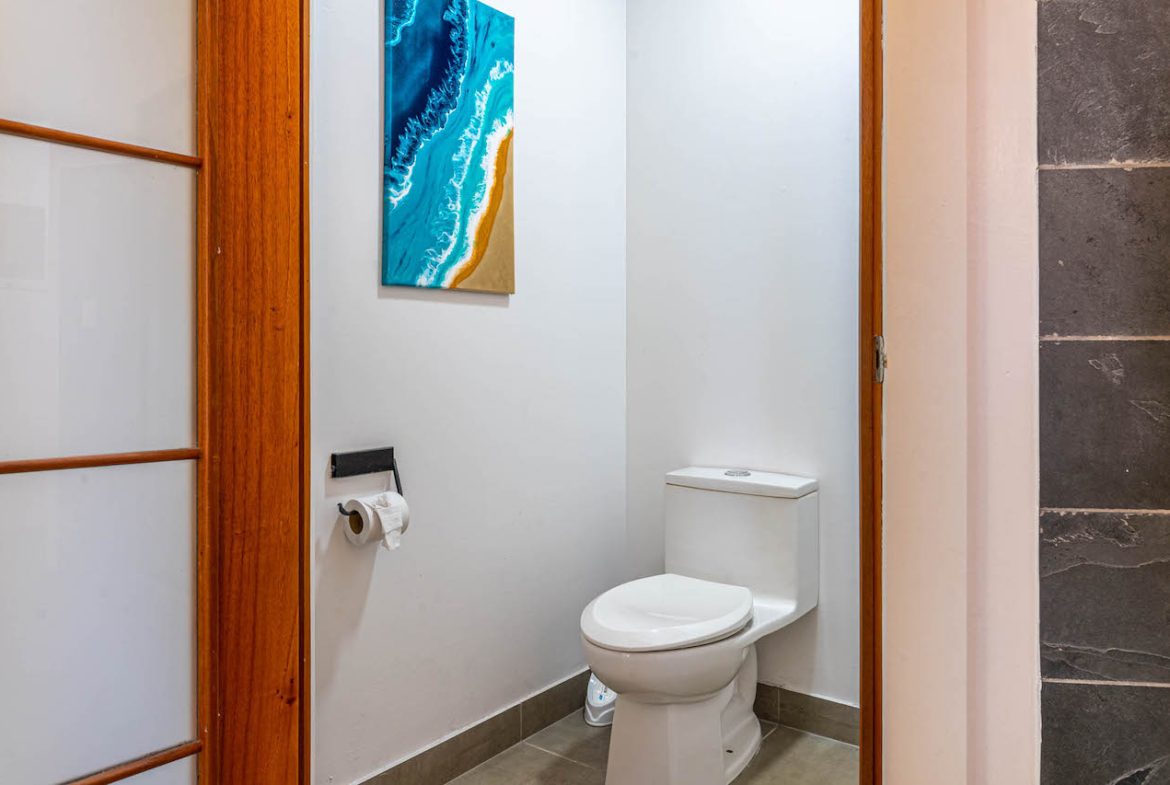 MULTI-USE PROPERTY RESIDENTIAL/HOTEL/COMMERCIAL UVITA
