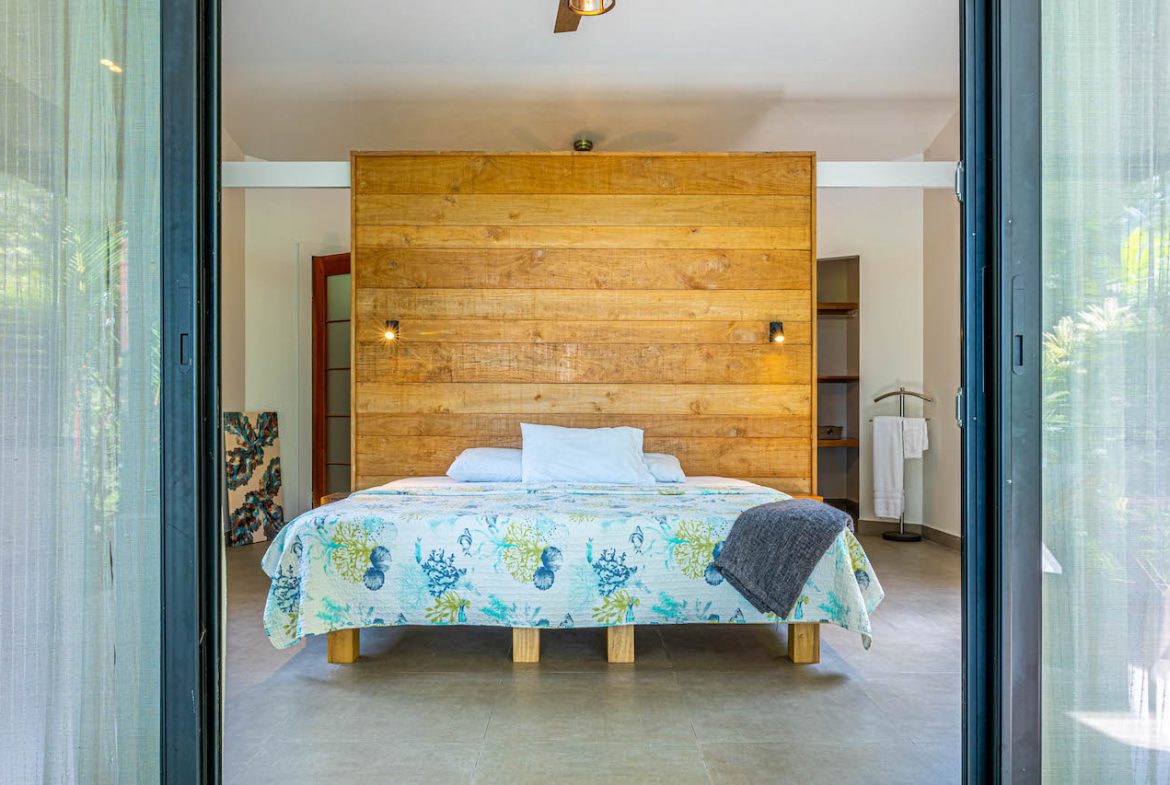 MULTI-USE PROPERTY RESIDENTIAL/HOTEL/COMMERCIAL UVITA