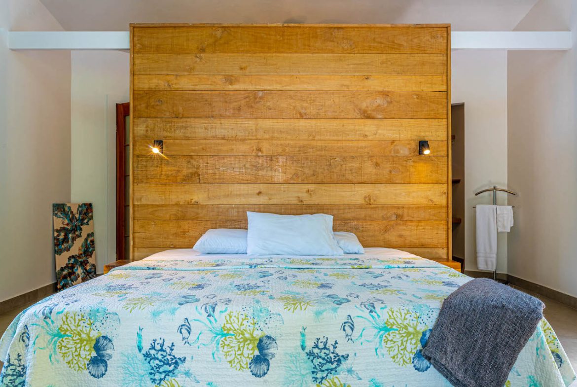 MULTI-USE PROPERTY RESIDENTIAL/HOTEL/COMMERCIAL UVITA