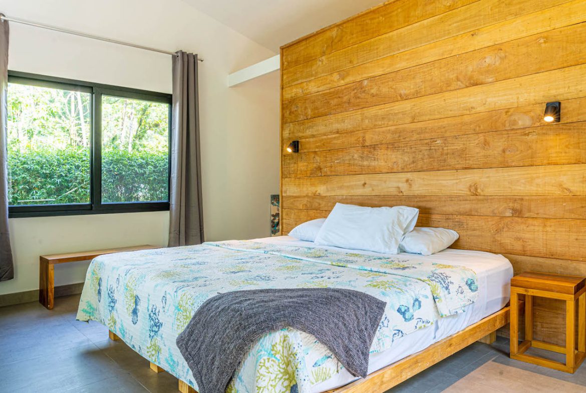 MULTI-USE PROPERTY RESIDENTIAL/HOTEL/COMMERCIAL UVITA