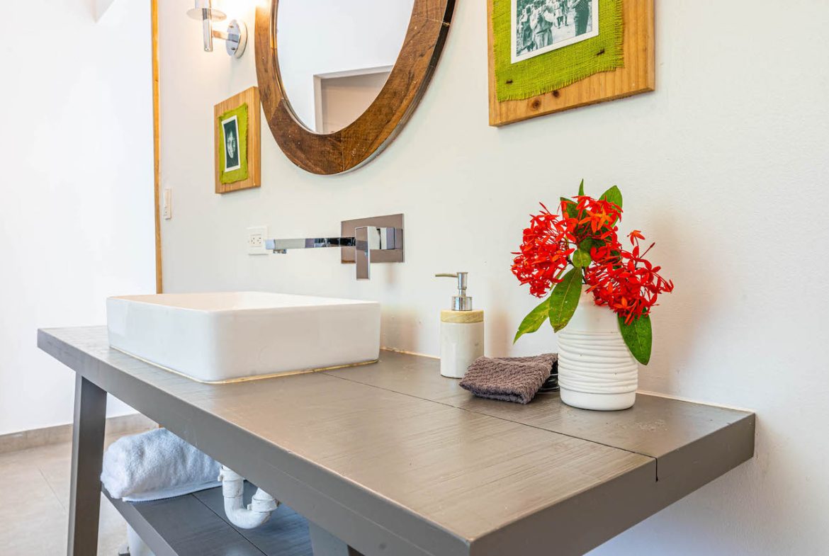 MULTI-USE PROPERTY RESIDENTIAL/HOTEL/COMMERCIAL UVITA
