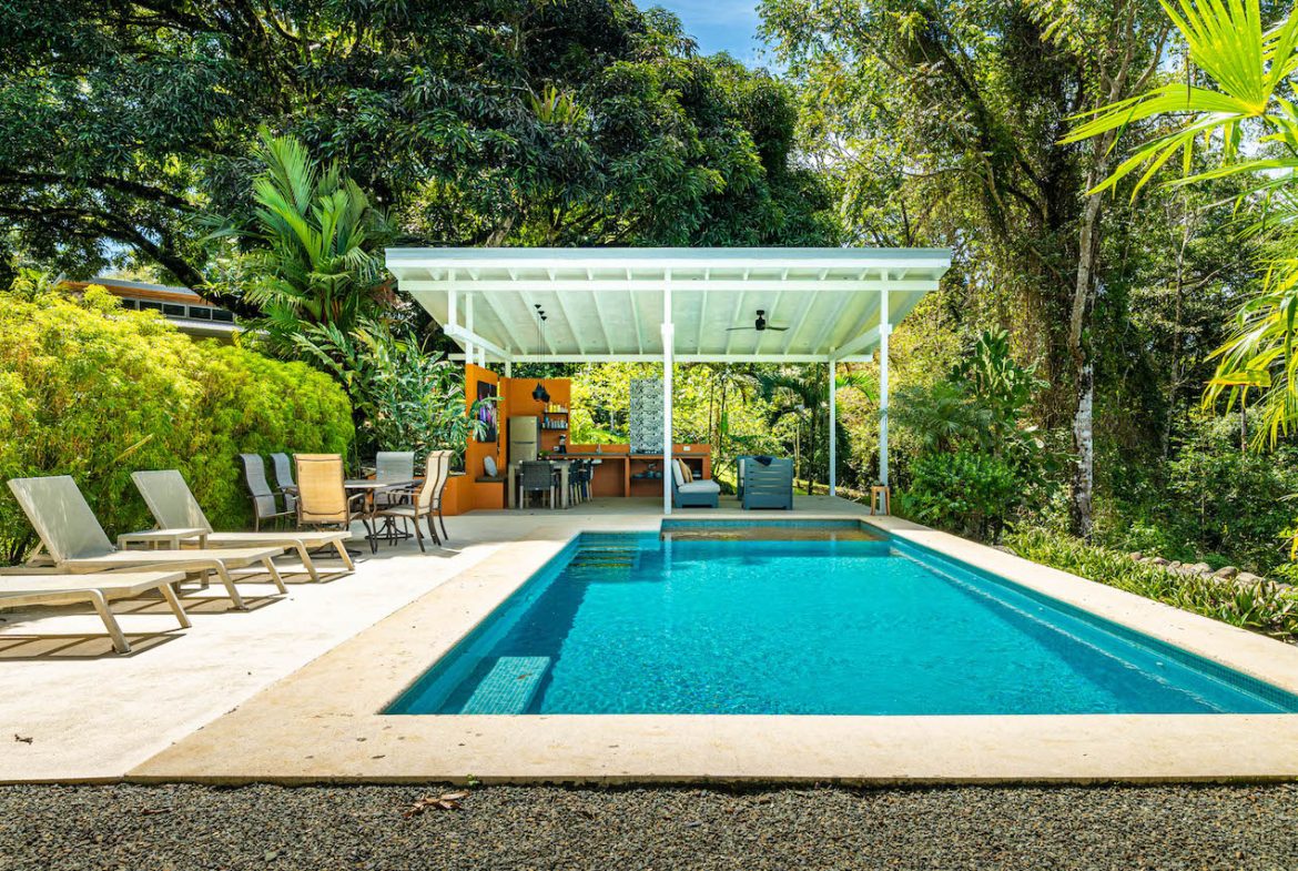 MULTI-USE PROPERTY RESIDENTIAL/HOTEL/COMMERCIAL UVITA