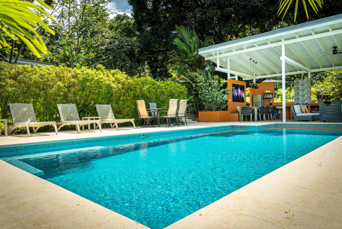 MULTI-USE PROPERTY RESIDENTIAL/HOTEL/COMMERCIAL UVITA