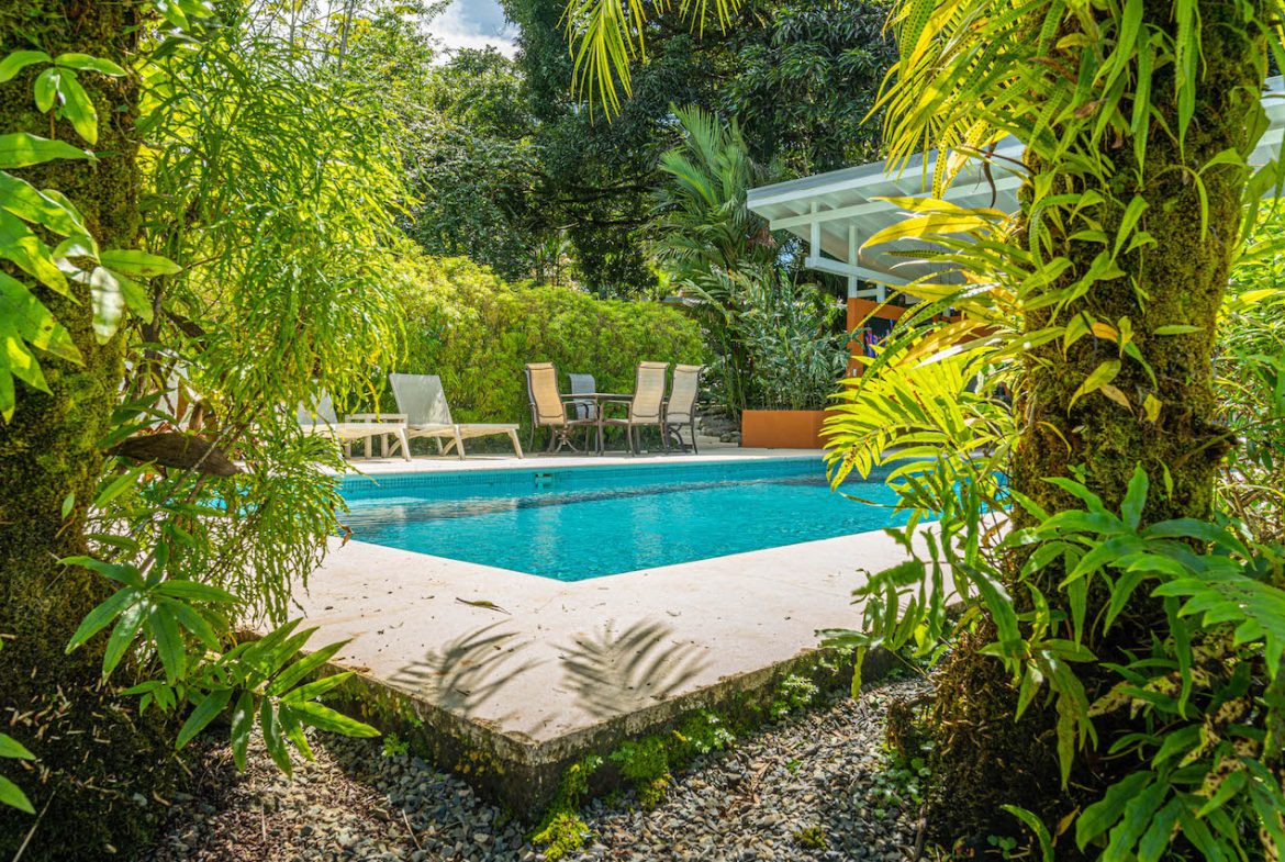 MULTI-USE PROPERTY RESIDENTIAL/HOTEL/COMMERCIAL UVITA