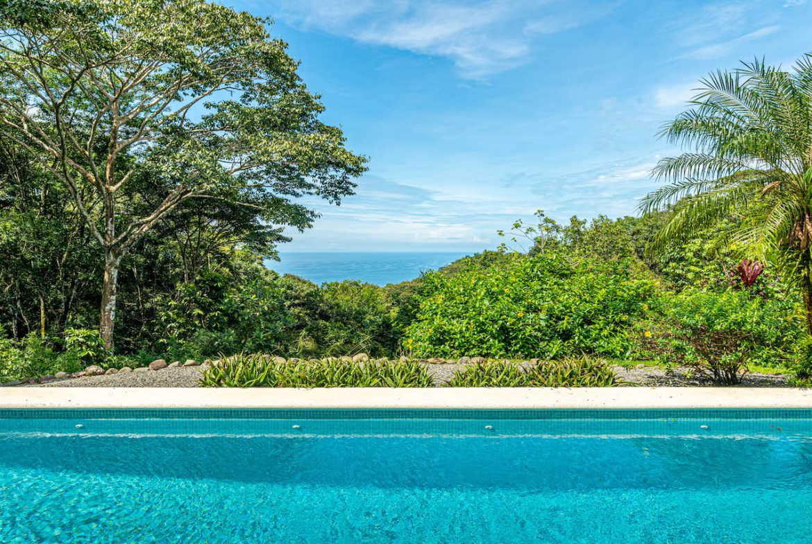 MULTI-USE PROPERTY RESIDENTIAL/HOTEL/COMMERCIAL UVITA
