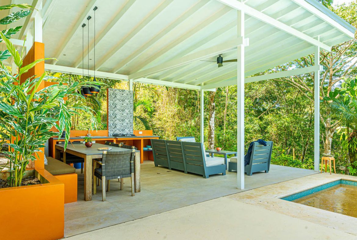 MULTI-USE PROPERTY RESIDENTIAL/HOTEL/COMMERCIAL UVITA