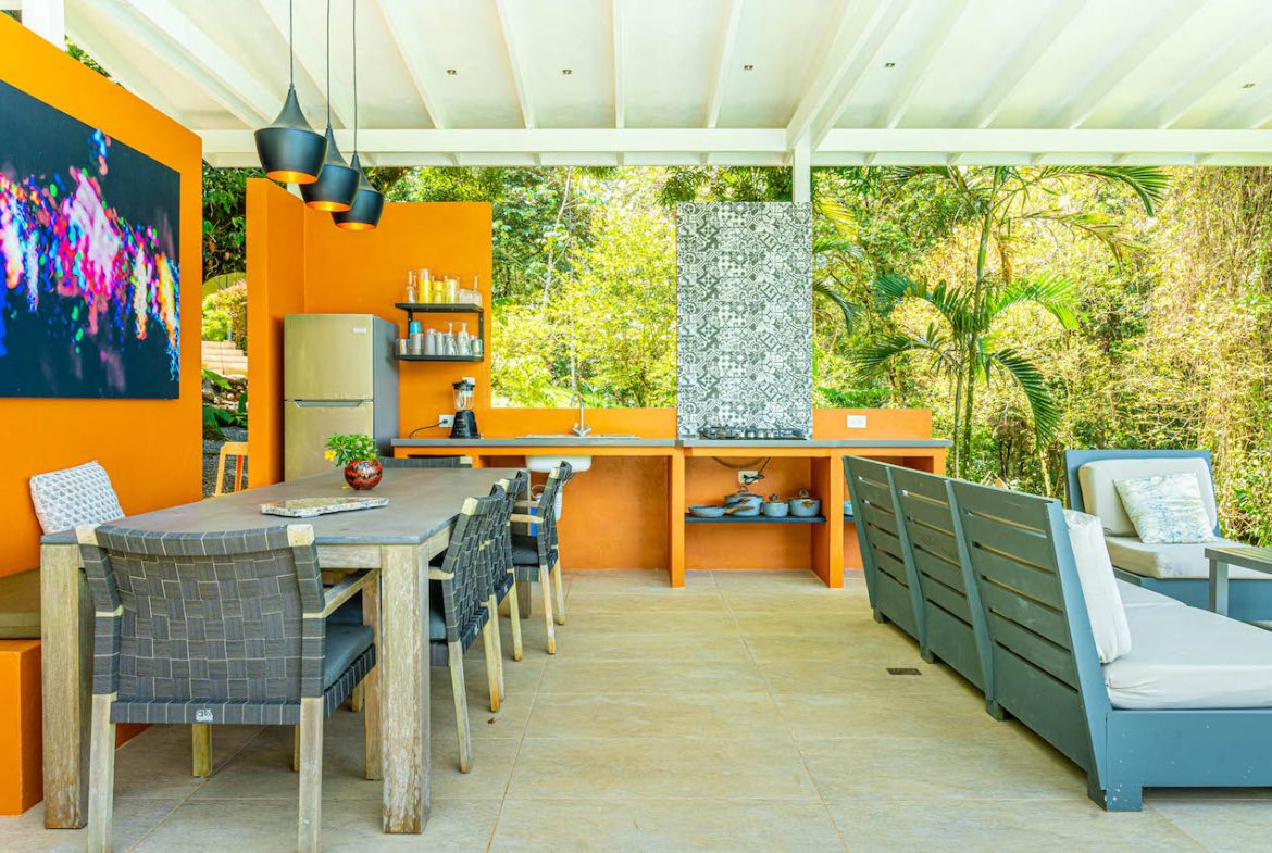 MULTI-USE PROPERTY RESIDENTIAL/HOTEL/COMMERCIAL UVITA