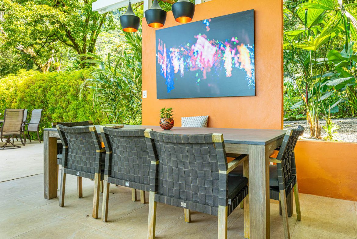 MULTI-USE PROPERTY RESIDENTIAL/HOTEL/COMMERCIAL UVITA