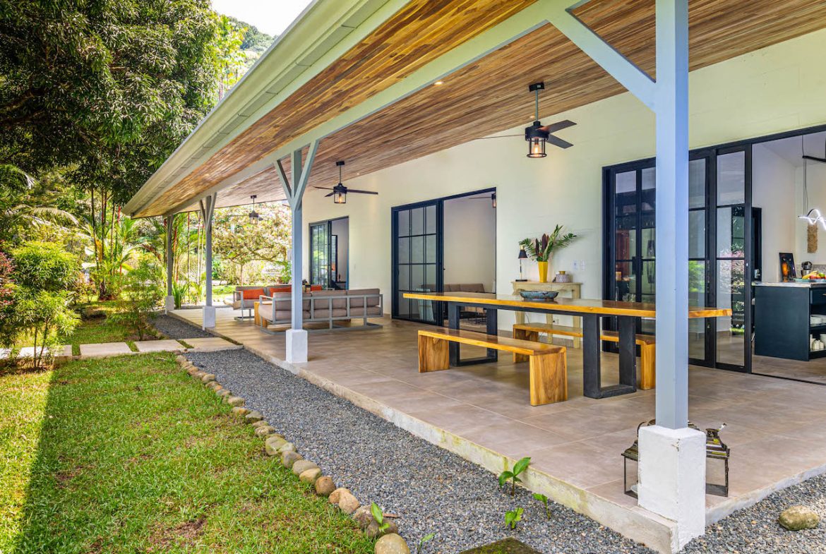 MULTI-USE PROPERTY RESIDENTIAL/HOTEL/COMMERCIAL UVITA