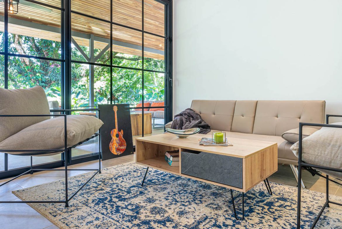 MULTI-USE PROPERTY RESIDENTIAL/HOTEL/COMMERCIAL UVITA