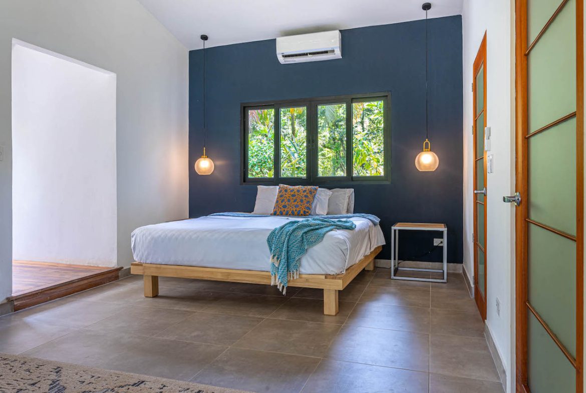 MULTI-USE PROPERTY RESIDENTIAL/HOTEL/COMMERCIAL UVITA