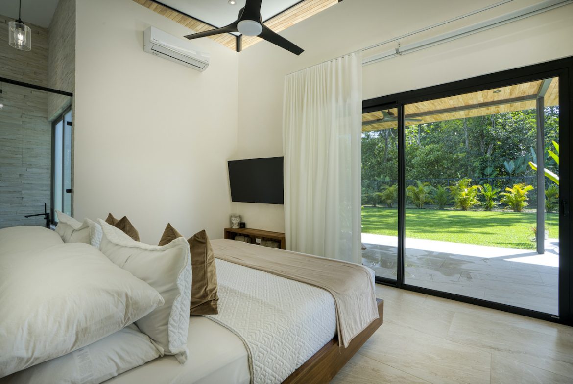 3 BEDROOM HOME + EXTRA LOT IN CENTRAL UVITA