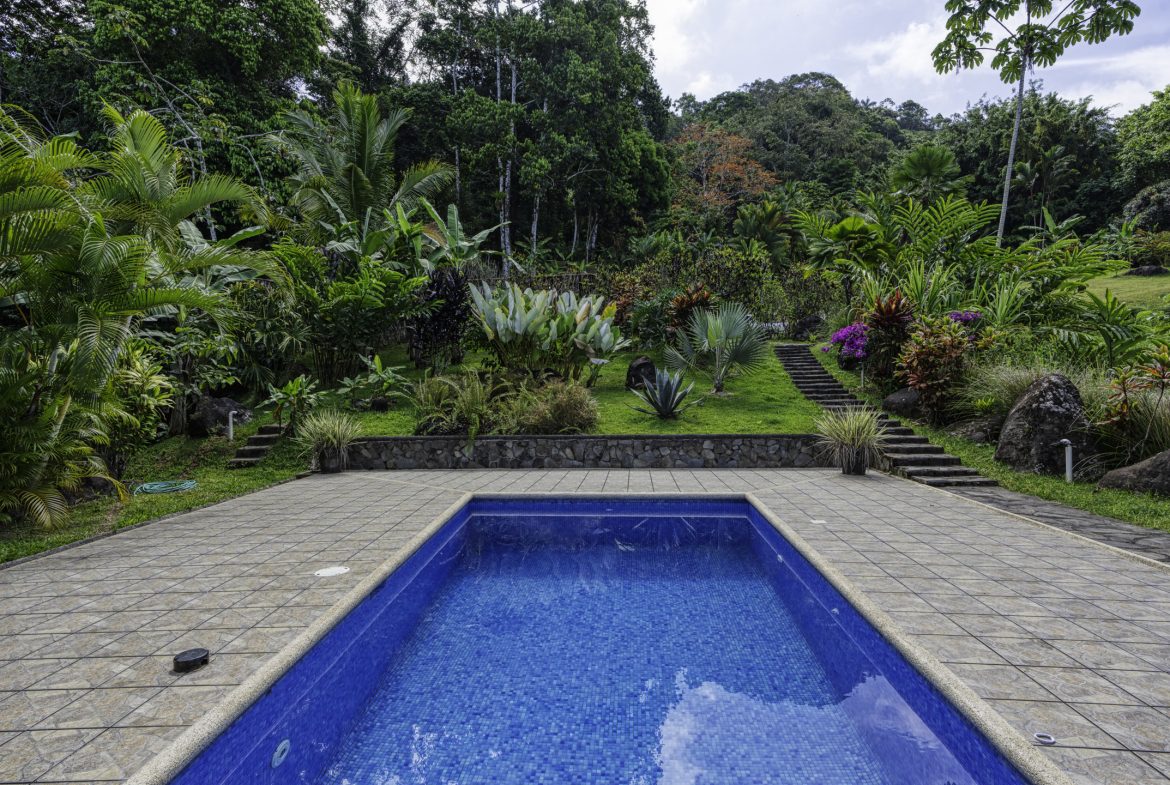 PROPERTY WITH MANICURED LANDSCAPED , OCEAN AND VALLEY VIEW PLUS SMALL HOUSE , CABIN AND STUDIO – 4.72 ACRES, Uvita, Costa Rica — photo 2