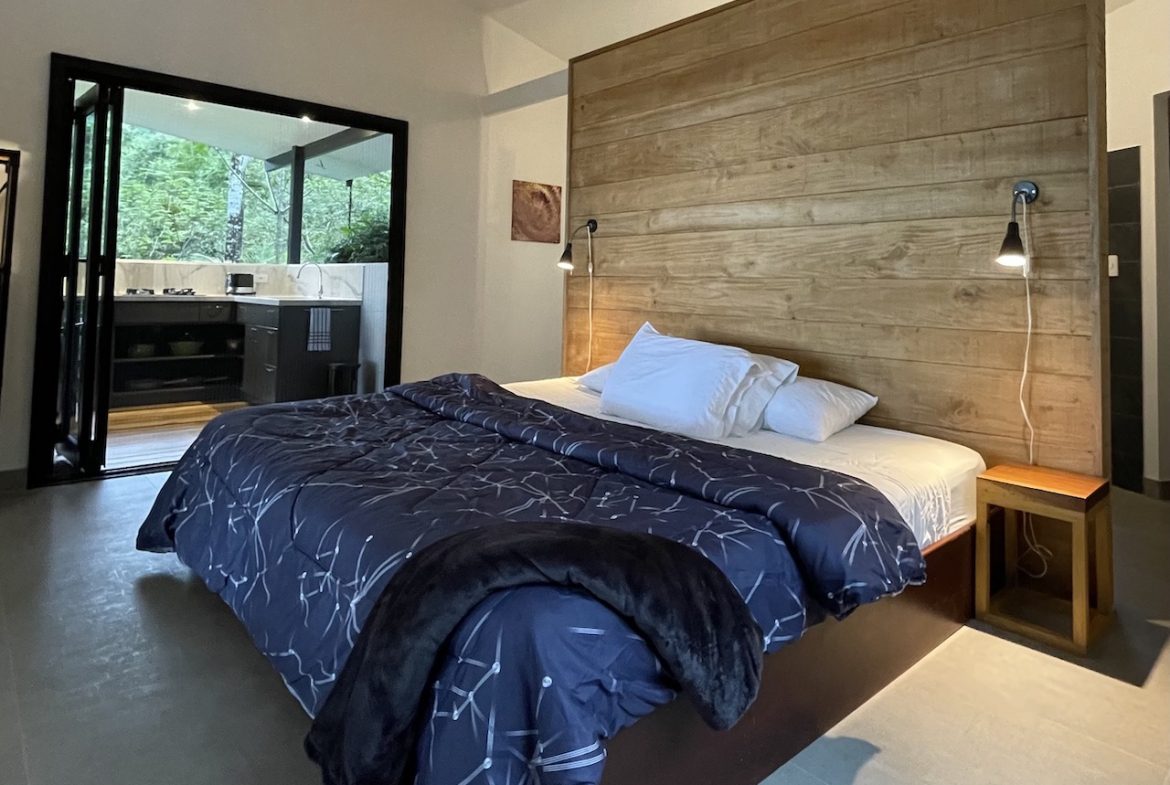 MULTI-USE PROPERTY RESIDENTIAL/HOTEL/COMMERCIAL UVITA