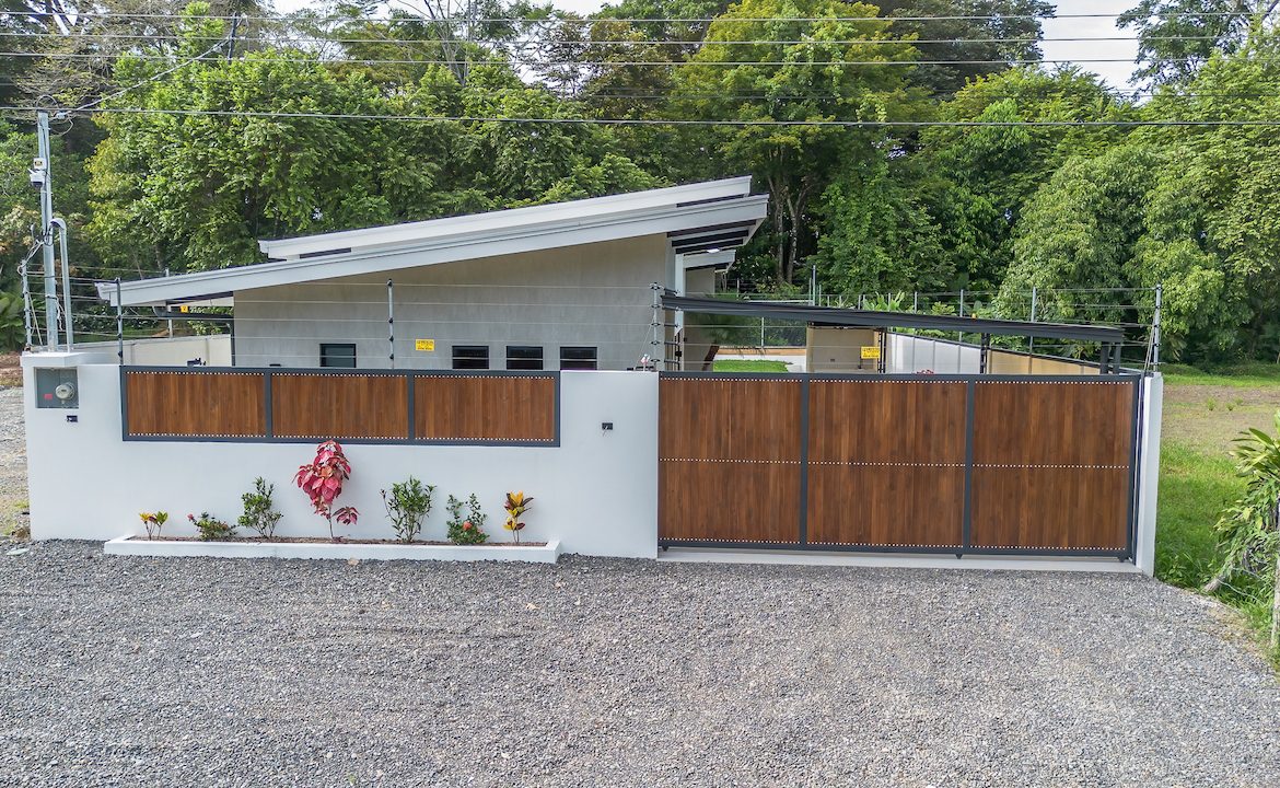 BEAUTIFUL BRAND NEW 3 BEDROOM HOME IN CENTRAL UVITA