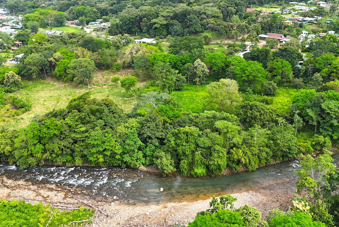 COMMERCIAL PROPERTY WITH AGRICULTURAL LAND IN UVITA – 10.67 Acres