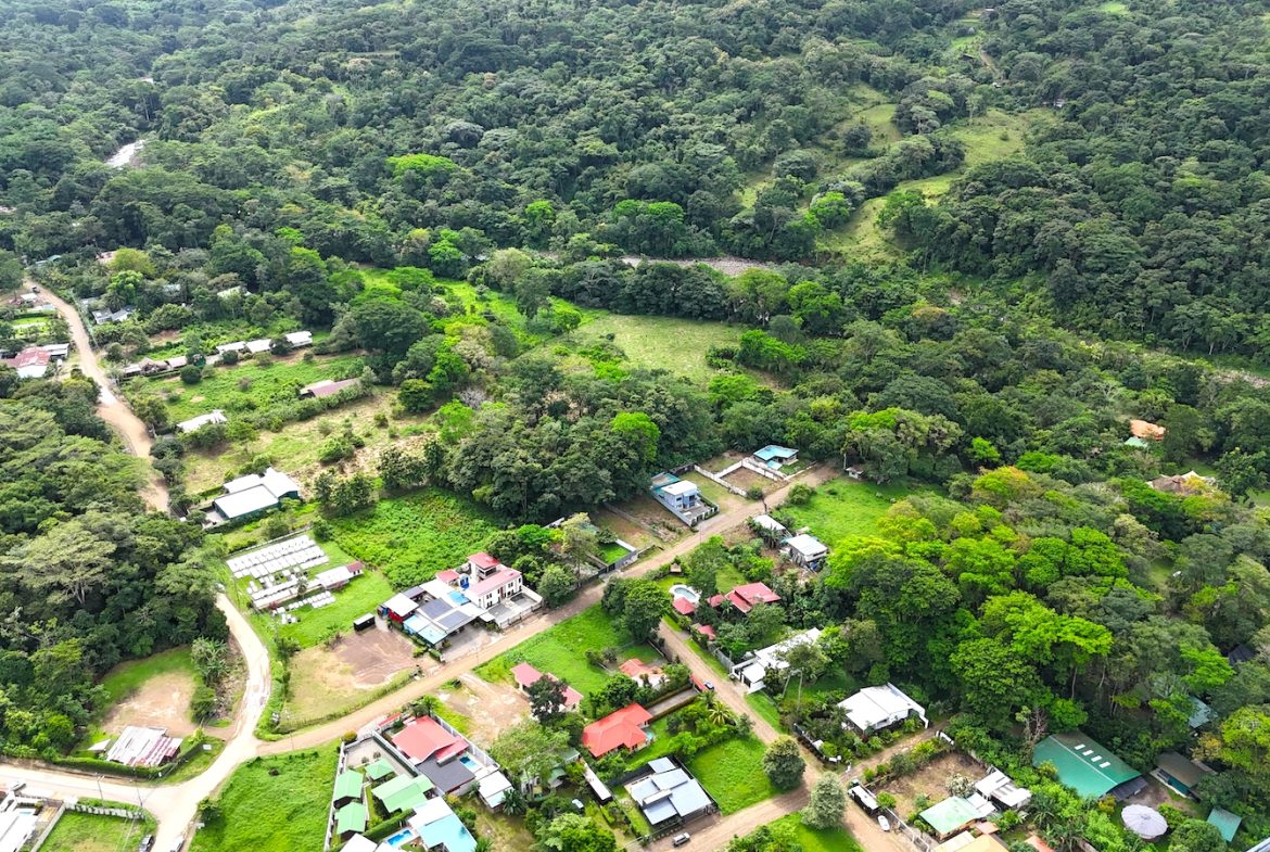 COMMERCIAL PROPERTY WITH AGRICULTURAL LAND IN UVITA – 10.67 Acres