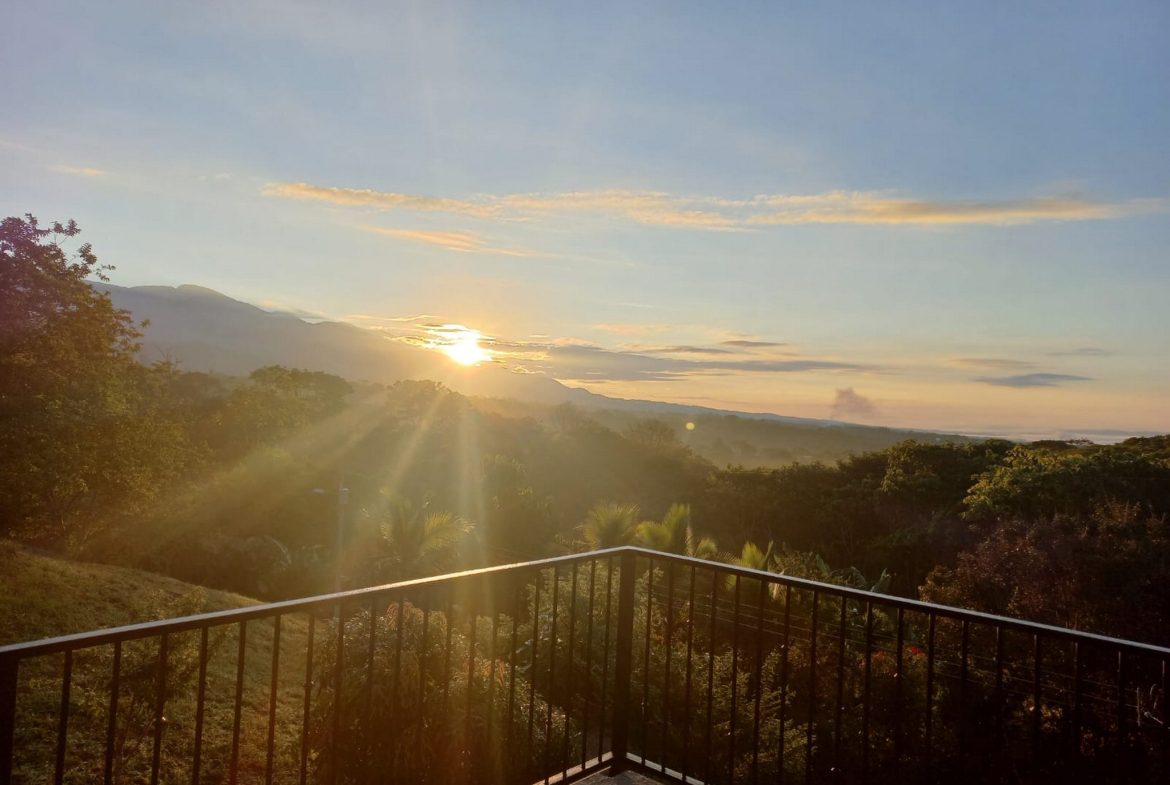3-BEDROOM HOME WITH VIEWS OF THE MOUNTAIN AND CLOSE TO AMENITIES – 0.11 ACRES, Uvita, Costa Rica — photo 2