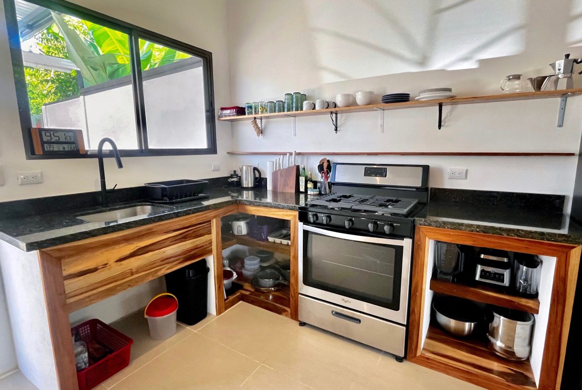 NEWLY RENOVATED 2-BEDROOM HOME WITH AN ADDITIONAL FIXER-UPPER—POTENTIAL FOR 4 BEDROOMS TOTAL! JUST A 5-MINUTE WALK TO THE BEACH – 0.078 ACRES, Uvita, Costa Rica — photo 6