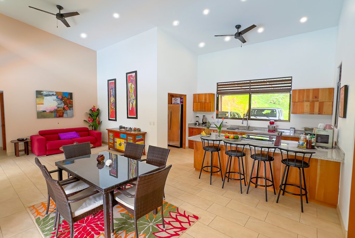 LUXURY 3 BEDROOM HOME WITH LUSH GARDEN , TREES AND PRIVACY – 0.98 ACRES