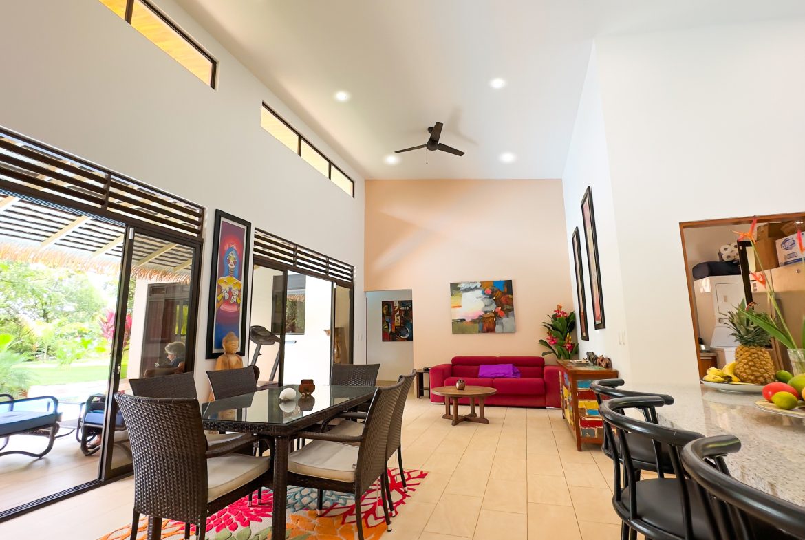 LUXURY 3 BEDROOM HOME WITH LUSH GARDEN , TREES AND PRIVACY – 0.98 ACRES