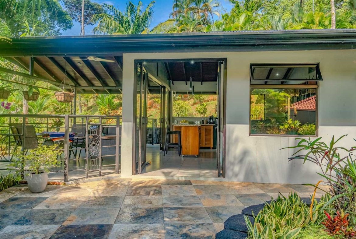 HOUSE WITH WATERFALL ACCESS AND PRIVACY CLOSE TO UVITA AND OJOCHAL – 3.8 ACRES