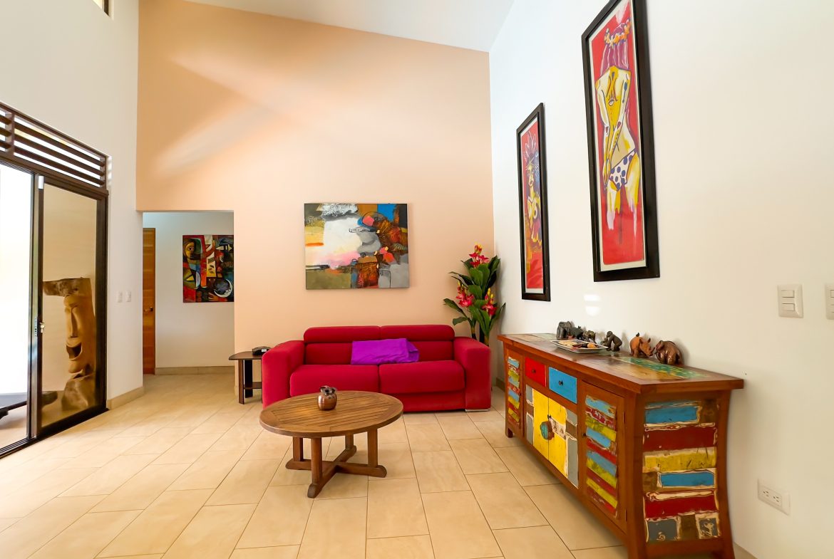 LUXURY 3 BEDROOM HOME WITH LUSH GARDEN , TREES AND PRIVACY – 0.98 ACRES