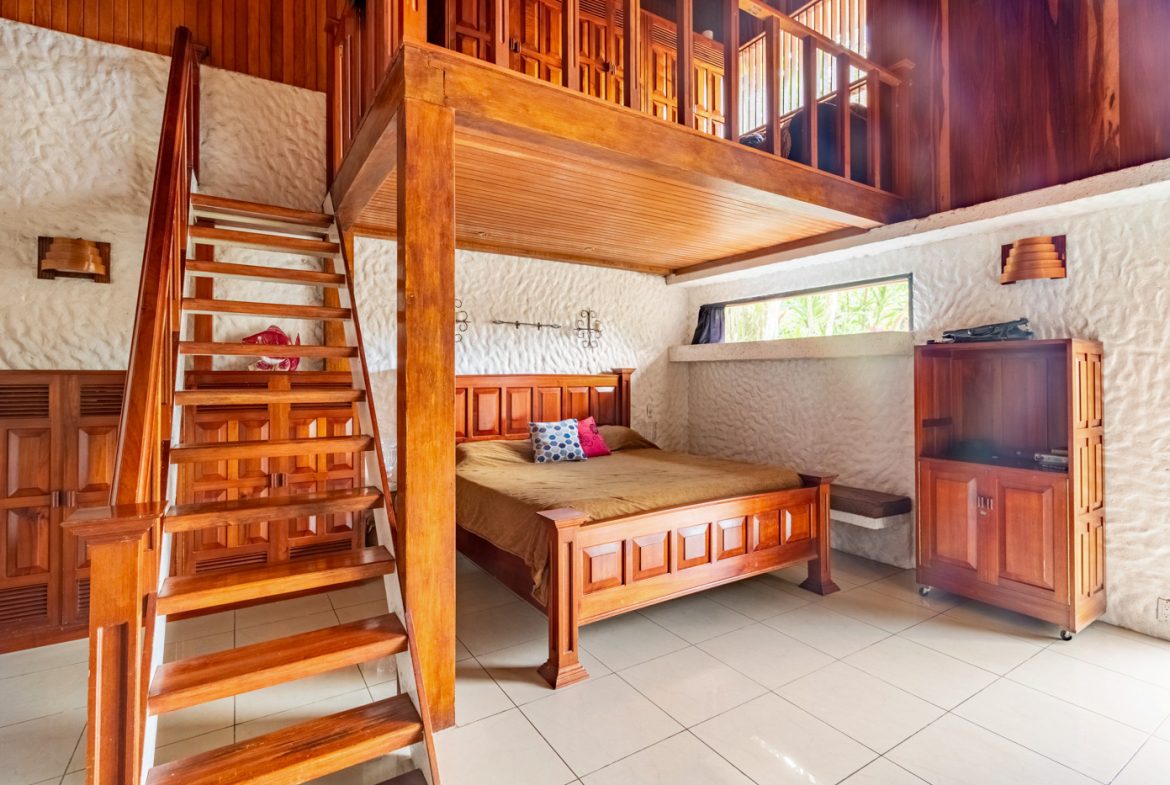 LUXURIOUS 4 BEDROOM HOME PLUS GUEST HOUSE WITH JUNGLE AND RIVER – 1.44 ACRES