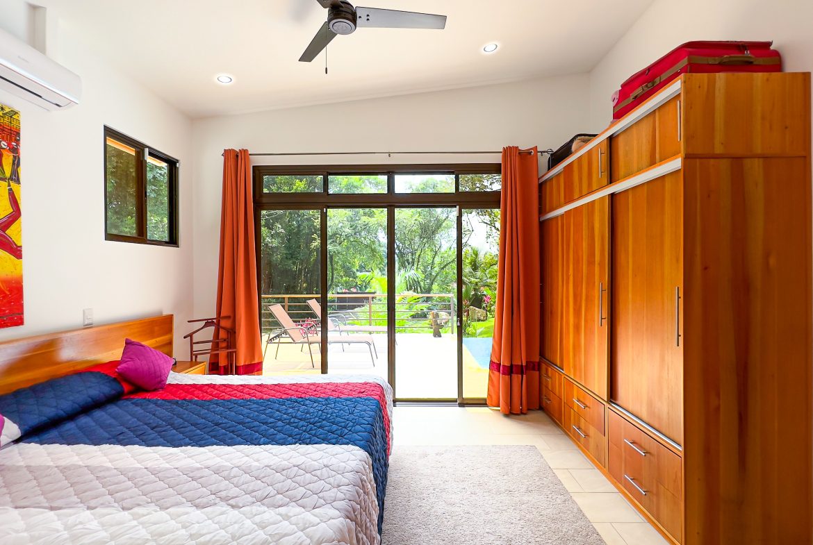 LUXURY 3 BEDROOM HOME WITH LUSH GARDEN , TREES AND PRIVACY – 0.98 ACRES