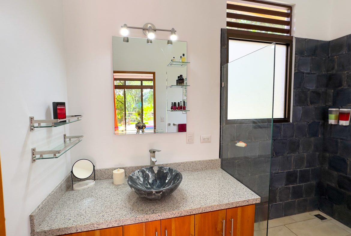 LUXURY 3 BEDROOM HOME WITH LUSH GARDEN , TREES AND PRIVACY – 0.98 ACRES