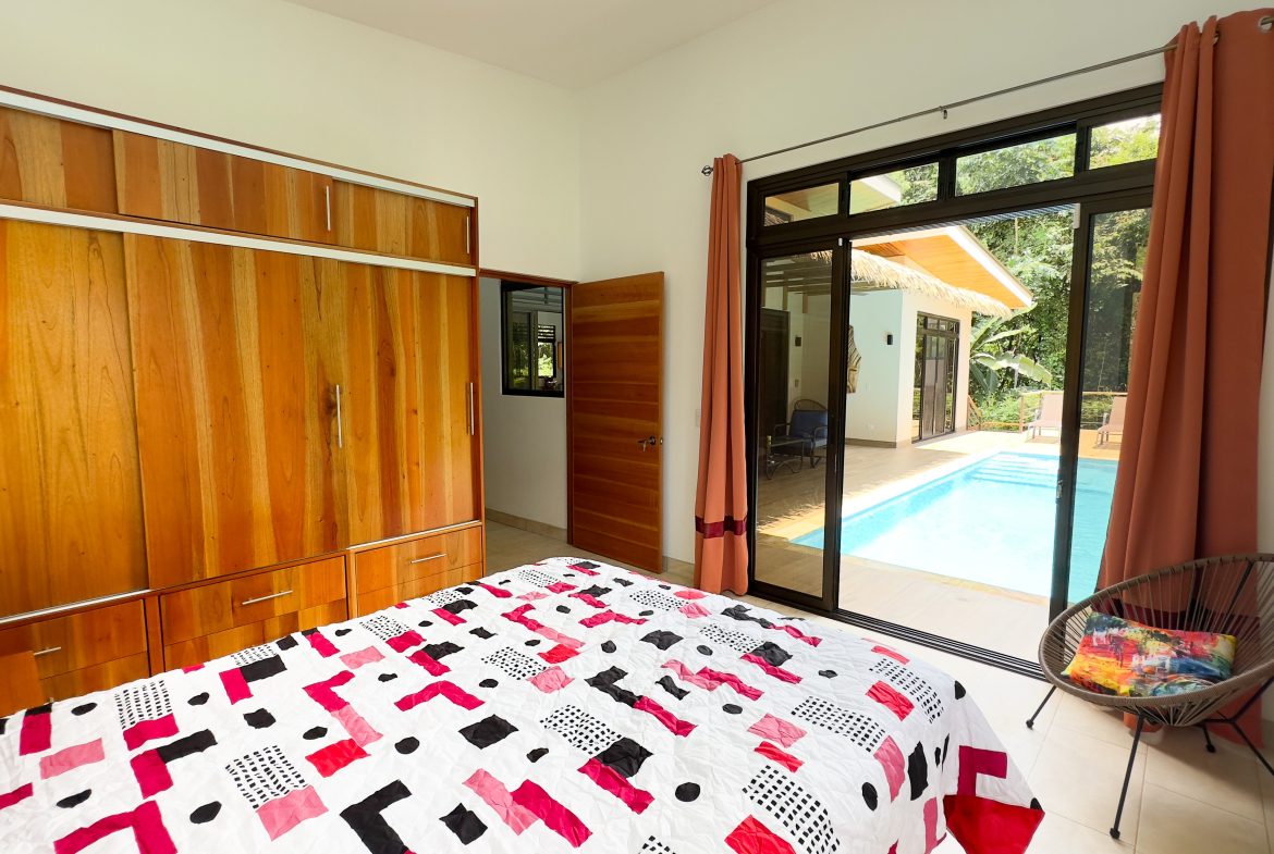 LUXURY 3 BEDROOM HOME WITH LUSH GARDEN , TREES AND PRIVACY – 0.98 ACRES
