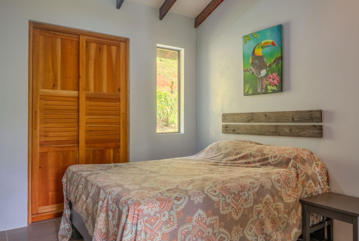 HOUSE WITH WATERFALL ACCESS AND PRIVACY CLOSE TO UVITA AND OJOCHAL – 3.8 ACRES