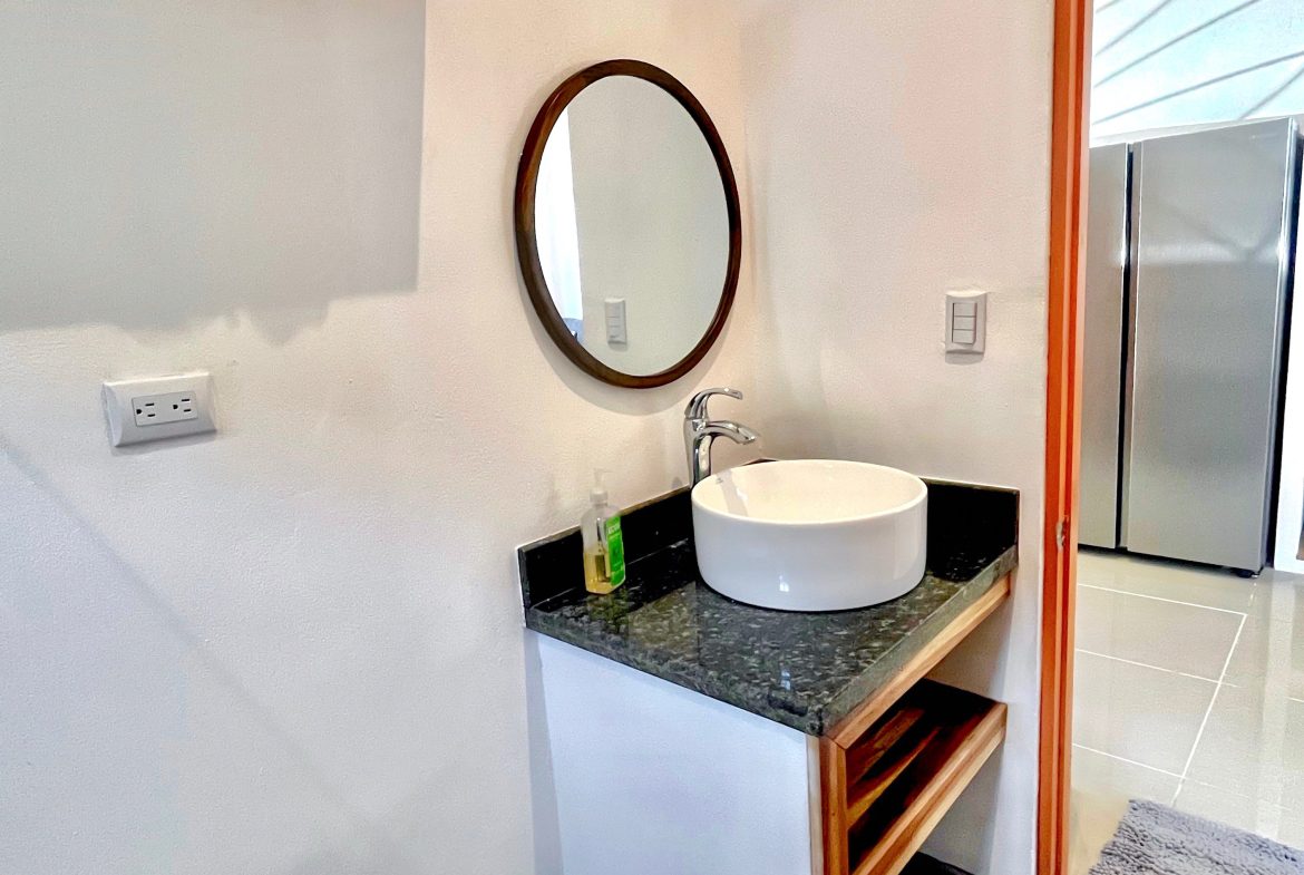 NEWLY RENOVATED 2-BEDROOM HOME WITH AN ADDITIONAL FIXER-UPPER—POTENTIAL FOR 4 BEDROOMS TOTAL! JUST A 5-MINUTE WALK TO THE BEACH – 0.078 ACRES, Uvita, Costa Rica — photo 5