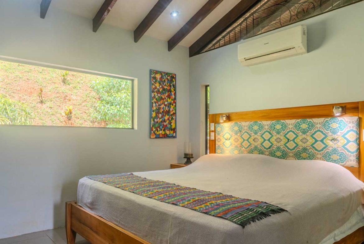 HOUSE WITH WATERFALL ACCESS AND PRIVACY CLOSE TO UVITA AND OJOCHAL – 3.8 ACRES