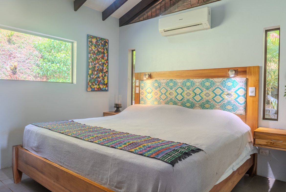 HOUSE WITH WATERFALL ACCESS AND PRIVACY CLOSE TO UVITA AND OJOCHAL – 3.8 ACRES