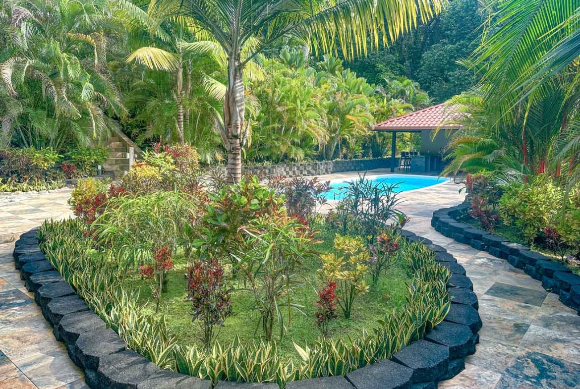 HOUSE WITH WATERFALL ACCESS AND PRIVACY CLOSE TO UVITA AND OJOCHAL – 3.8 ACRES, Uvita, Costa Rica — photo 3