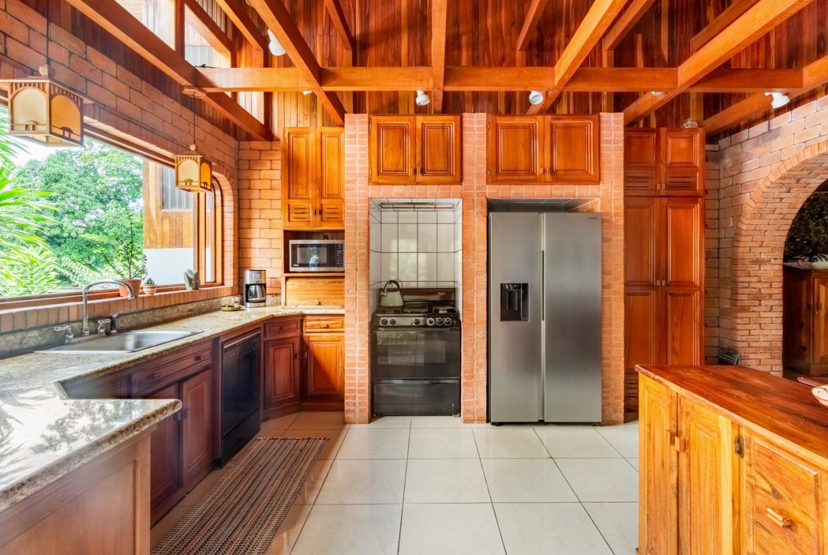 LUXURIOUS 4 BEDROOM HOME PLUS GUEST HOUSE WITH JUNGLE AND RIVER – 1.44 ACRES