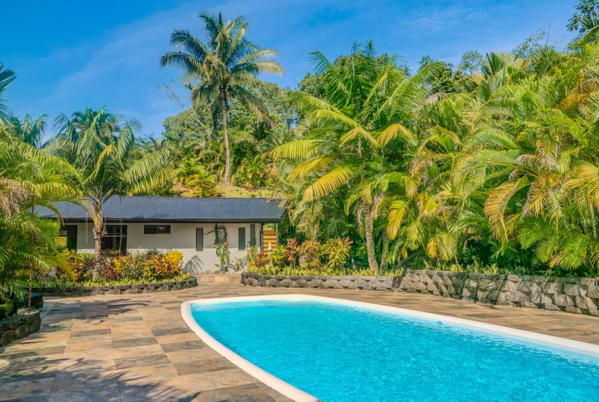 HOUSE WITH WATERFALL ACCESS AND PRIVACY CLOSE TO UVITA AND OJOCHAL – 3.8 ACRES, Uvita, Costa Rica — photo 2