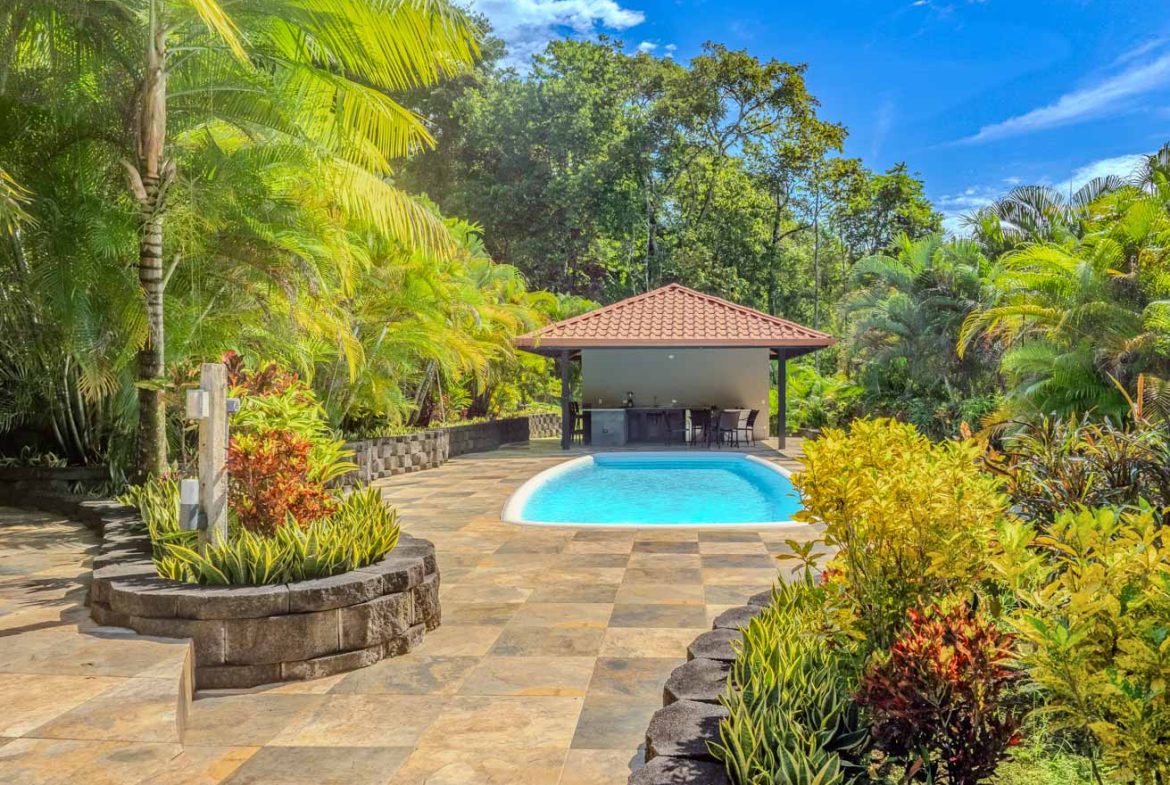 HOUSE WITH WATERFALL ACCESS AND PRIVACY CLOSE TO UVITA AND OJOCHAL – 3.8 ACRES