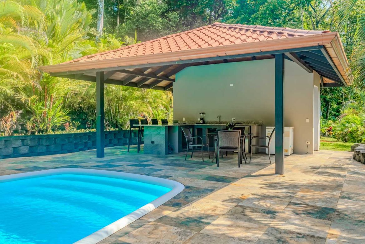 HOUSE WITH WATERFALL ACCESS AND PRIVACY CLOSE TO UVITA AND OJOCHAL – 3.8 ACRES