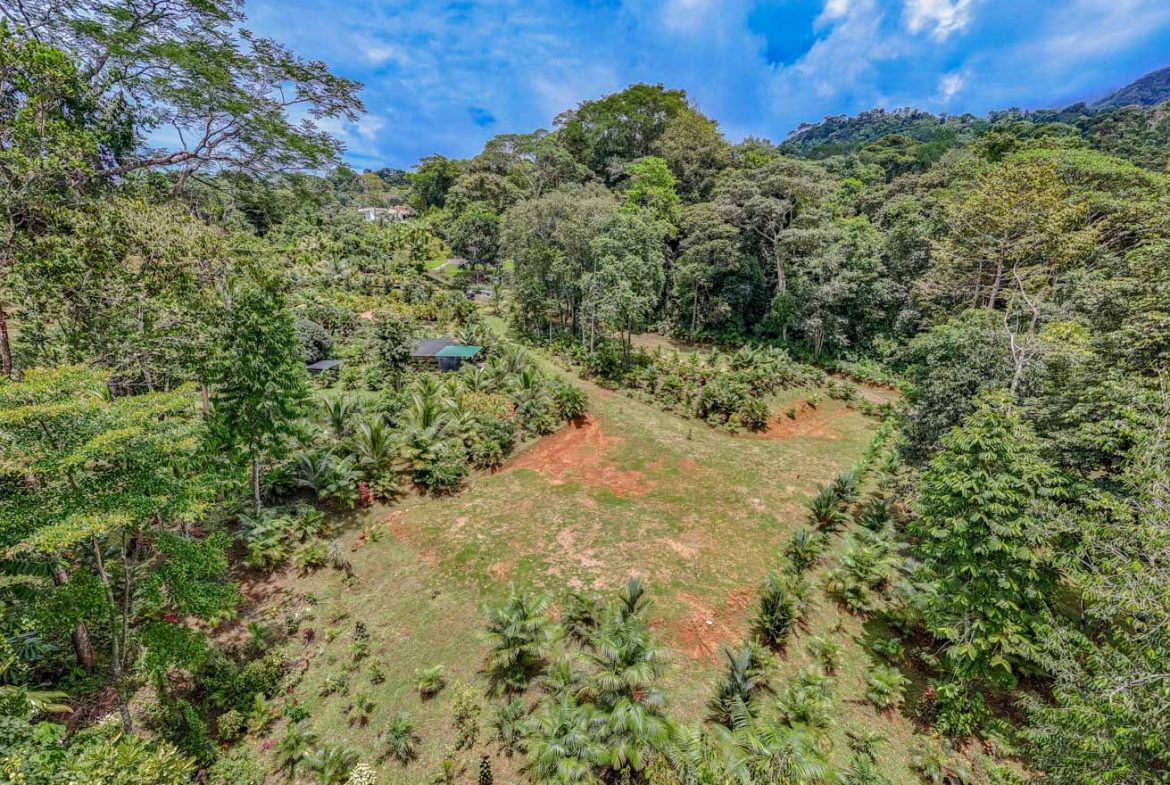 HOUSE WITH WATERFALL ACCESS AND PRIVACY CLOSE TO UVITA AND OJOCHAL – 3.8 ACRES