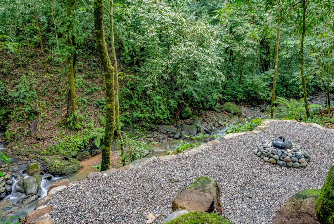 HOUSE WITH WATERFALL ACCESS AND PRIVACY CLOSE TO UVITA AND OJOCHAL – 3.8 ACRES