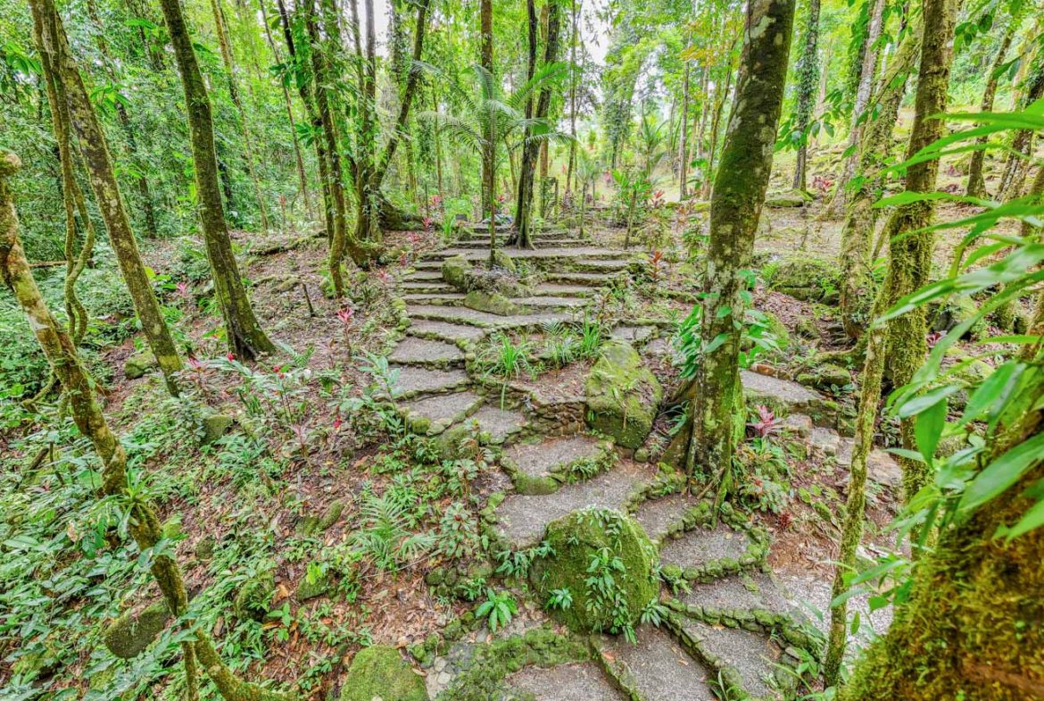 HOUSE WITH WATERFALL ACCESS AND PRIVACY CLOSE TO UVITA AND OJOCHAL – 3.8 ACRES