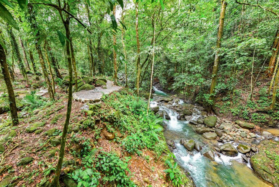 HOUSE WITH WATERFALL ACCESS AND PRIVACY CLOSE TO UVITA AND OJOCHAL – 3.8 ACRES