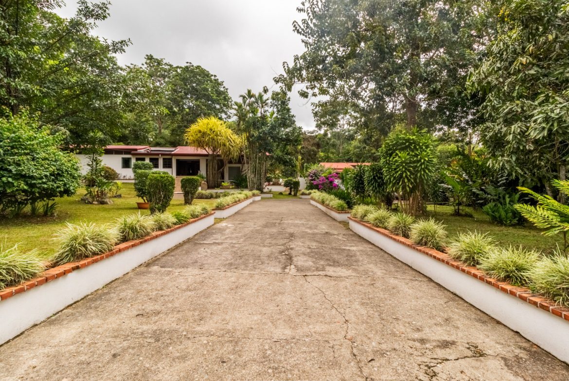 LUXURIOUS 4 BEDROOM HOME PLUS GUEST HOUSE WITH JUNGLE AND RIVER – 1.44 ACRES