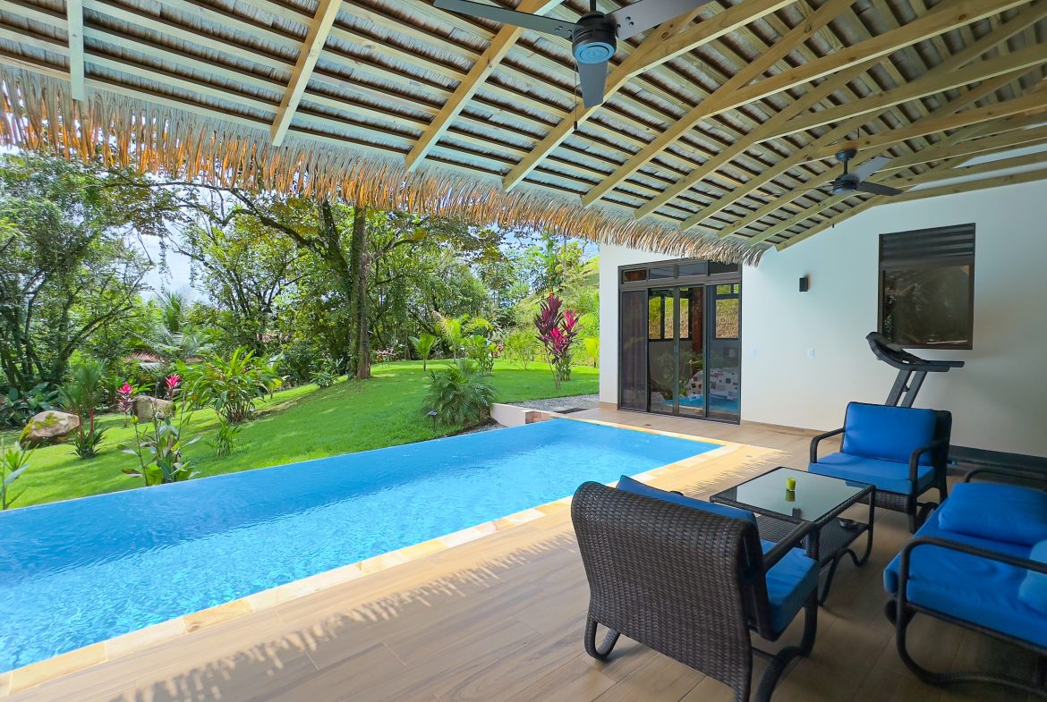 LUXURY 3 BEDROOM HOME WITH LUSH GARDEN , TREES AND PRIVACY – 0.98 ACRES