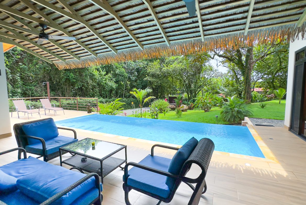 LUXURY 3 BEDROOM HOME WITH LUSH GARDEN , TREES AND PRIVACY – 0.98 ACRES