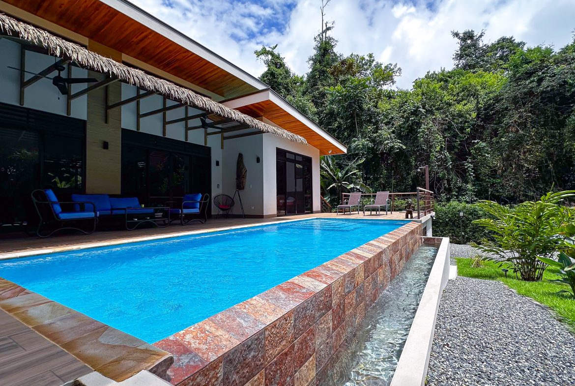 LUXURY 3 BEDROOM HOME WITH LUSH GARDEN , TREES AND PRIVACY – 0.98 ACRES